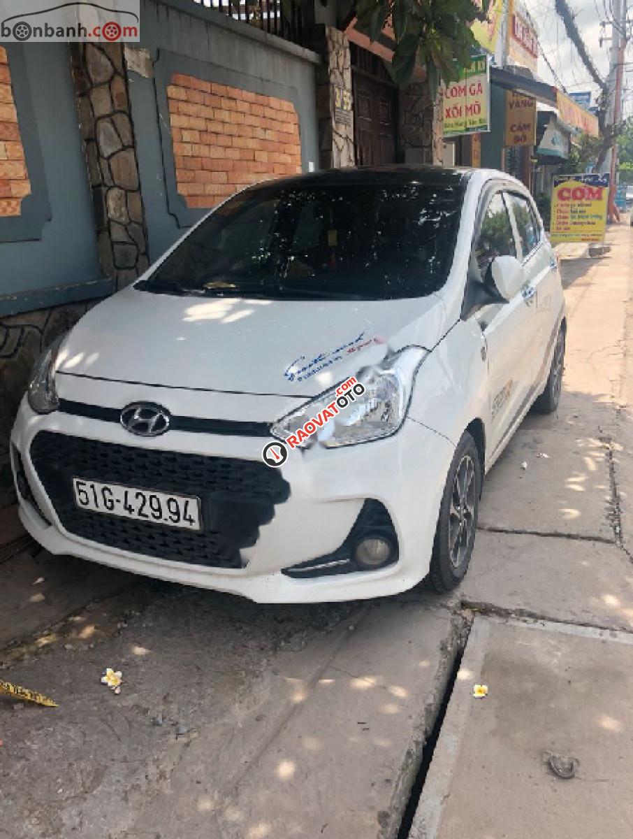 Bán Hyundai Grand i10 đời 2017 số sàn, màu trắng, xe gia đình sử dụng-0