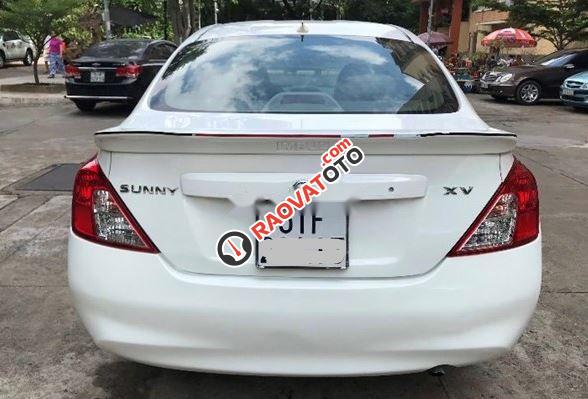 Bán xe Nissan Sunny XV cuối 2015, màu trắng, số tự động, full option-1