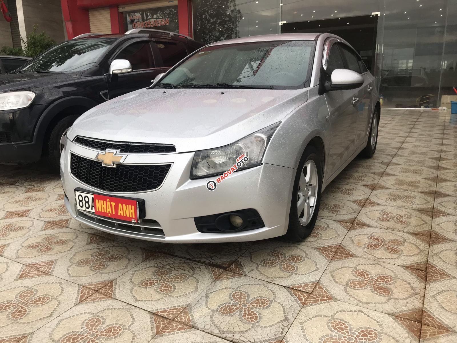 Cần bán Chevrolet Cruze đời 2011, màu bạc-1