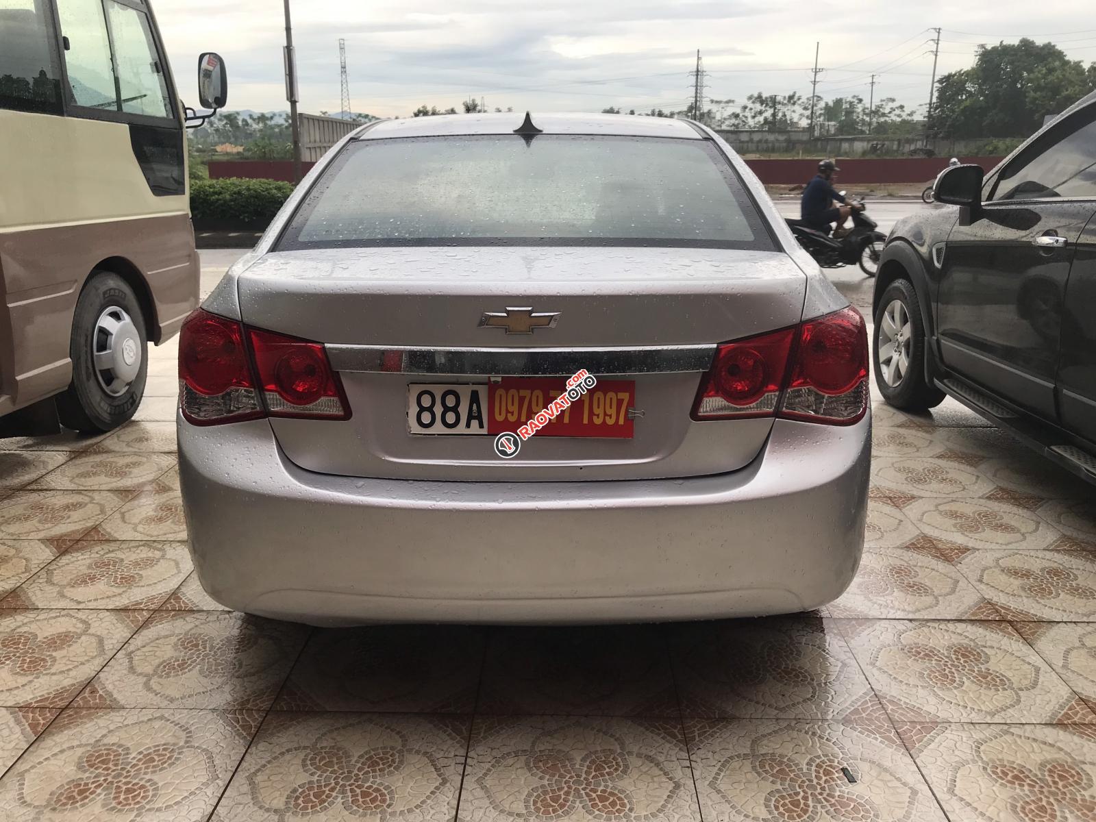 Cần bán Chevrolet Cruze đời 2011, màu bạc-4
