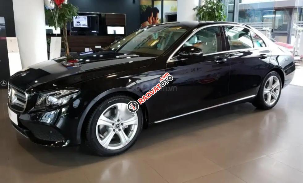 Cần bán Mercedes E250 sản xuất 2014, mới 99%, xuất hoá đơn VAT-10