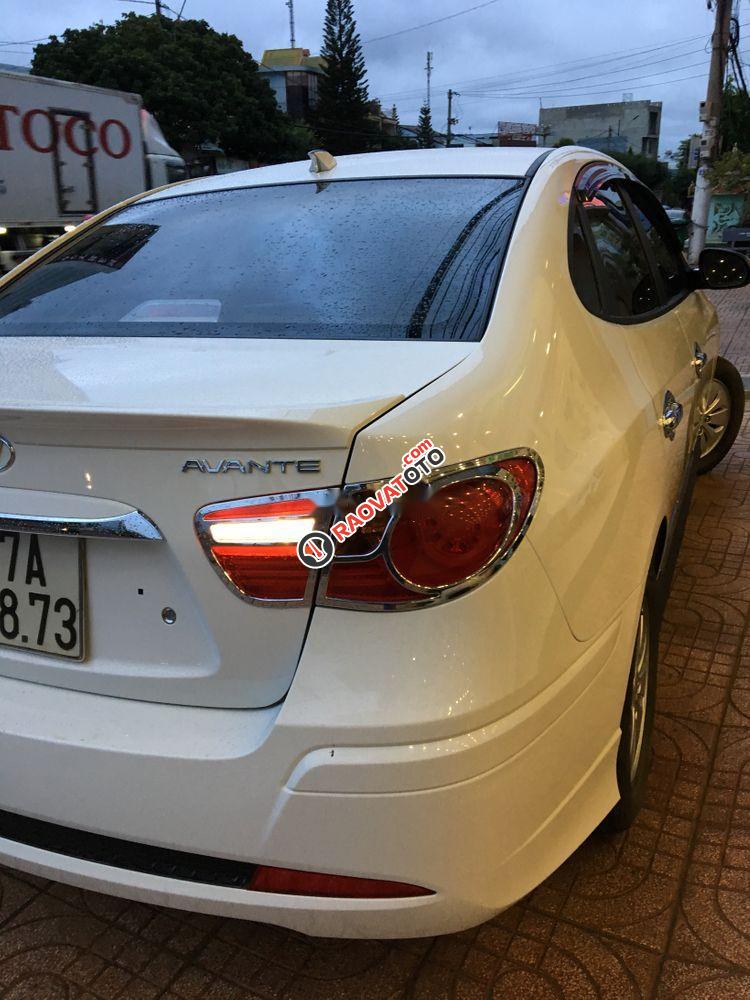 Gia đình bán xe Hyundai Avante sản xuất 2013, màu trắng số sàn-1