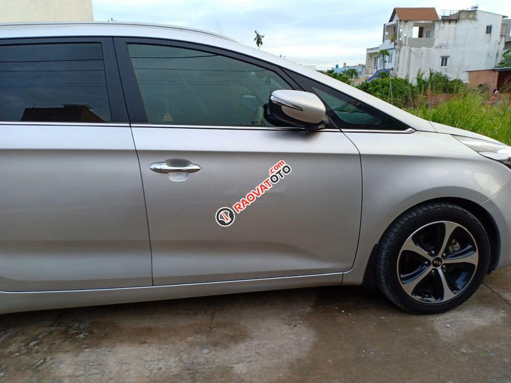 Bán Kia Rondo 2.0 GAT sản xuất 2016, màu bạc, giá chỉ 530 triệu-1