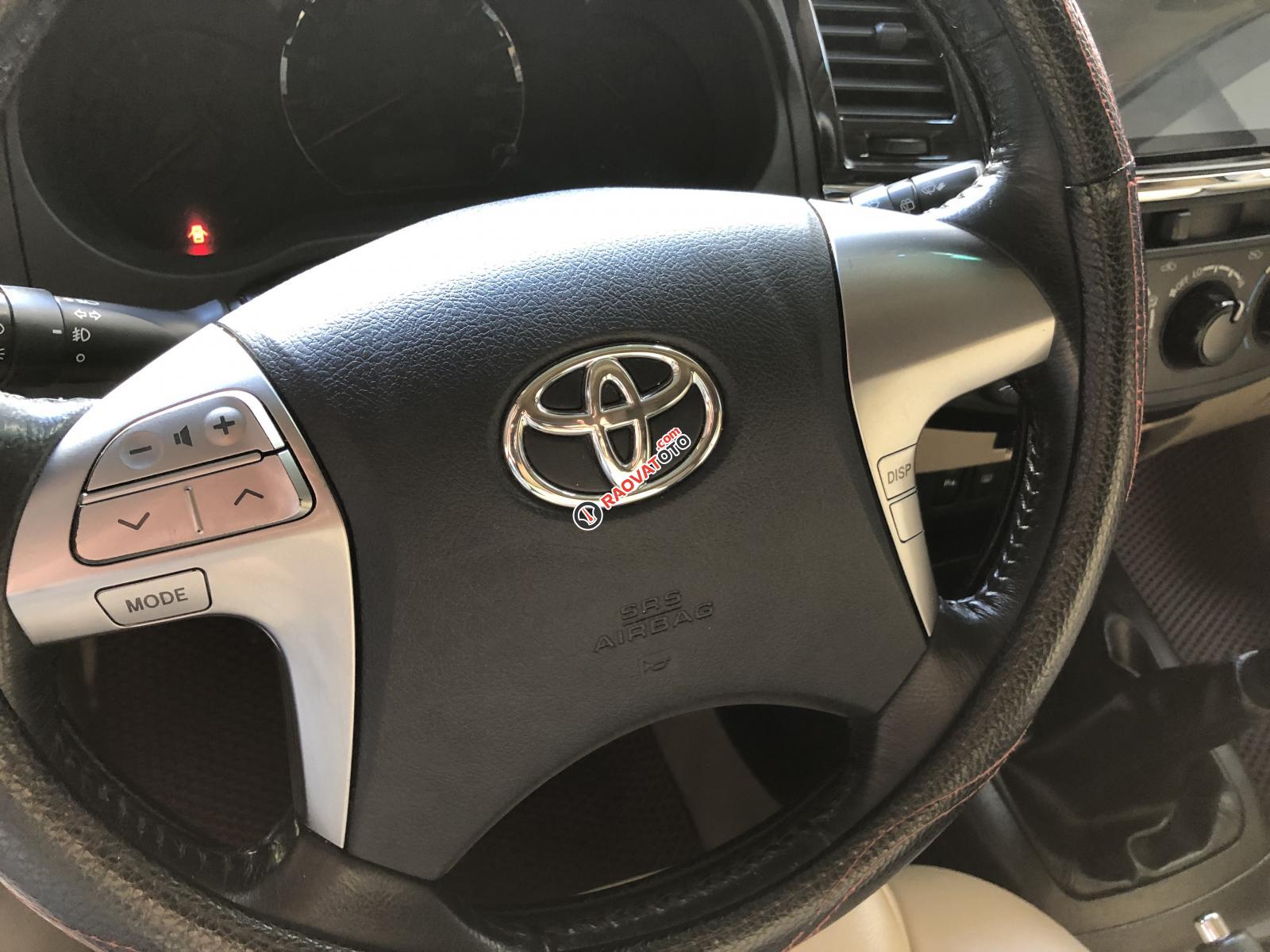 Cần bán Toyota Fortuner G 2014, màu bạc-2