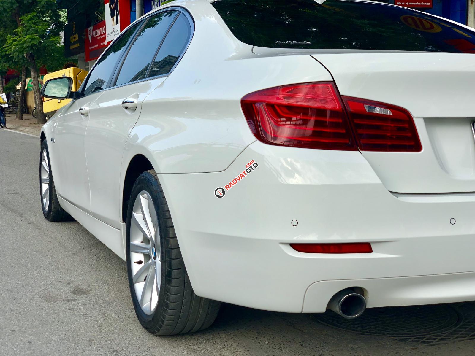 Bán BMW 535i 3.0L màu trắng/kem sản xuất 2014-2