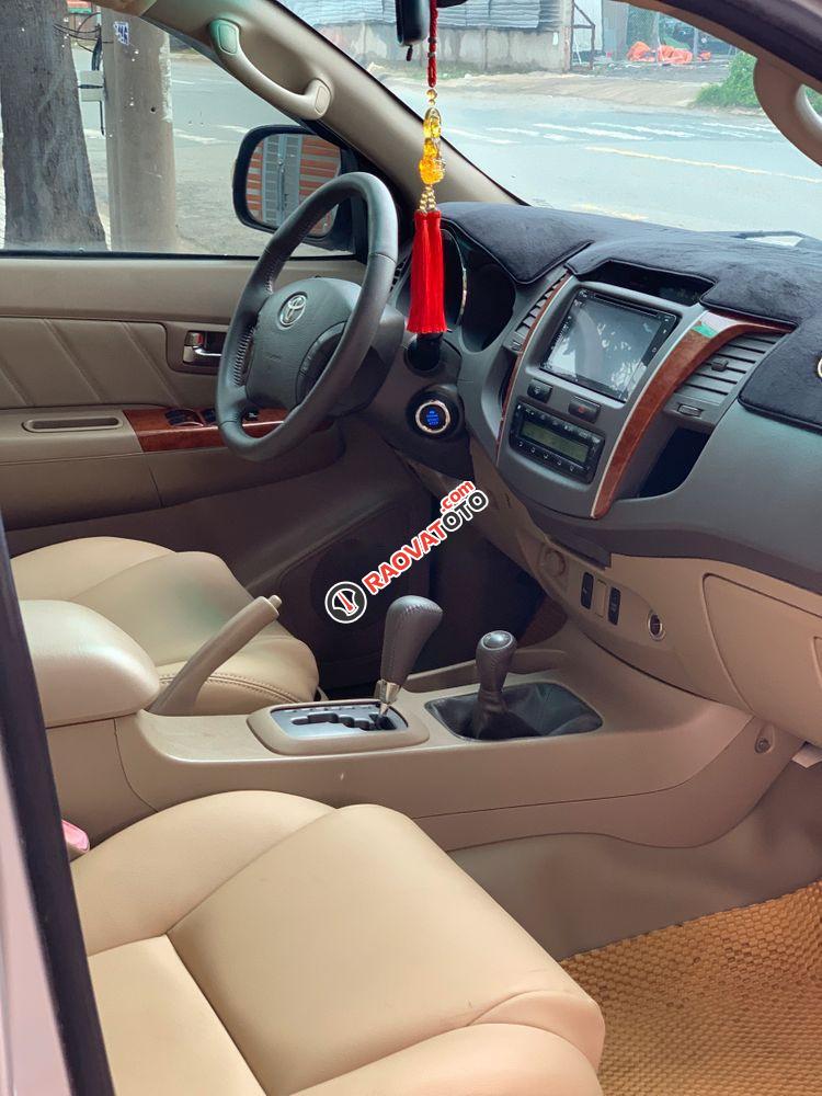 Bán xe Toyota Fortuner V đời 2009, màu bạc, giá tốt-0