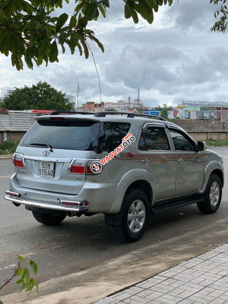 Bán xe Toyota Fortuner V đời 2009, màu bạc, giá tốt-3