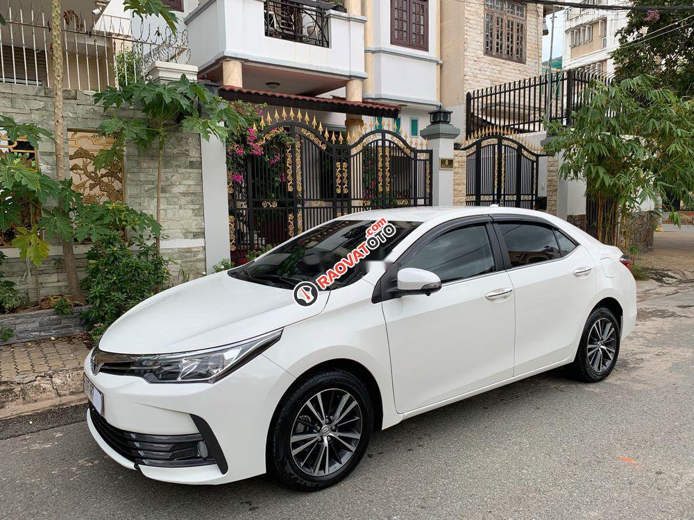 Gia đình bán xe Toyota Corolla altis 1.8G 2017, màu trắng-0