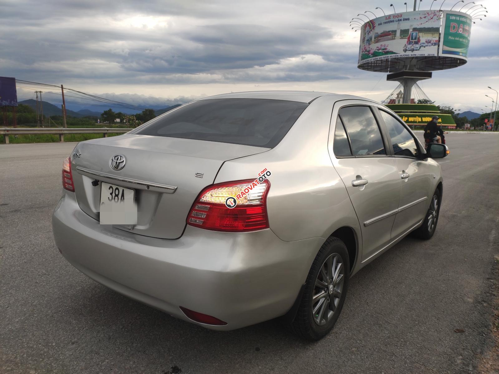 Bán ô tô Toyota Vios E sản xuất 2013, màu bạc-5