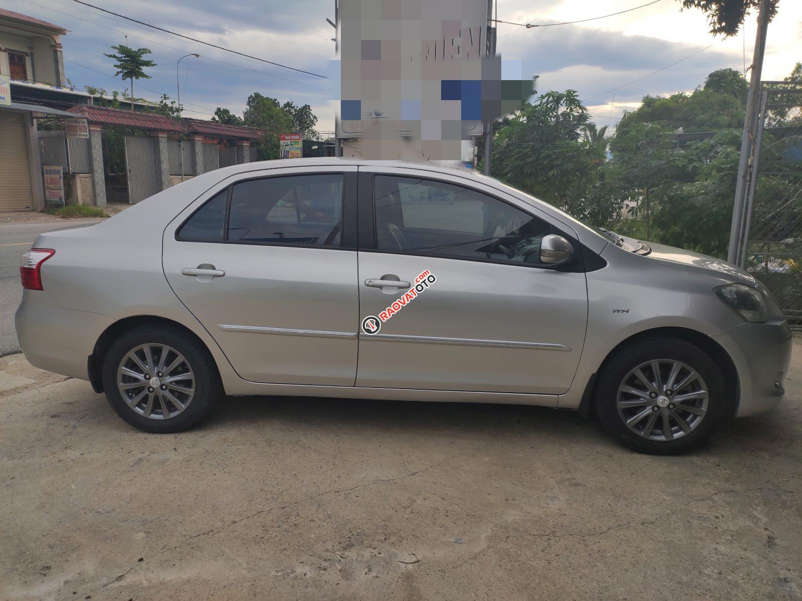 Bán ô tô Toyota Vios E sản xuất 2013, màu bạc-4