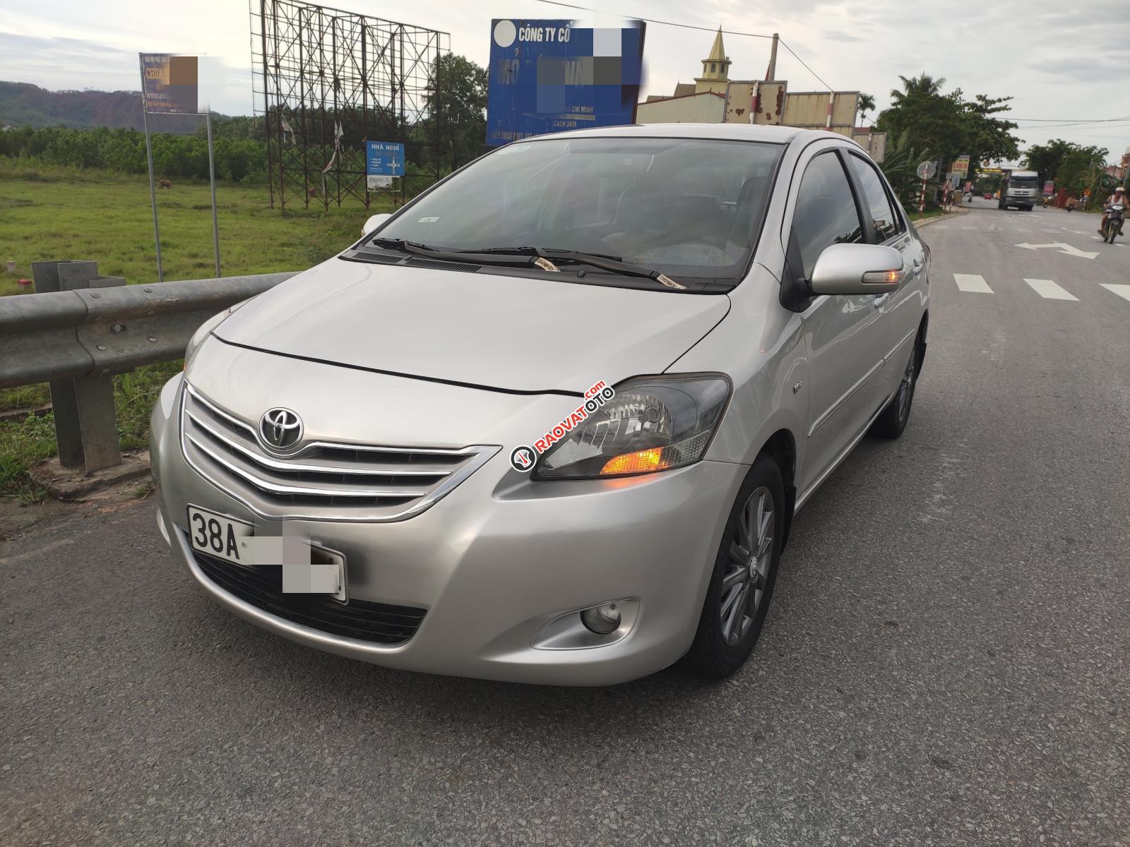 Bán ô tô Toyota Vios E sản xuất 2013, màu bạc-6