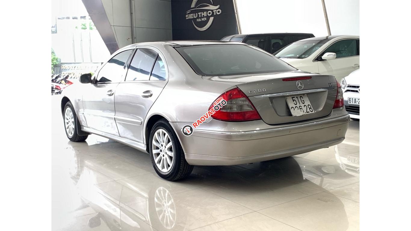 HCM: Mercedes E280 2007, màu xám-5