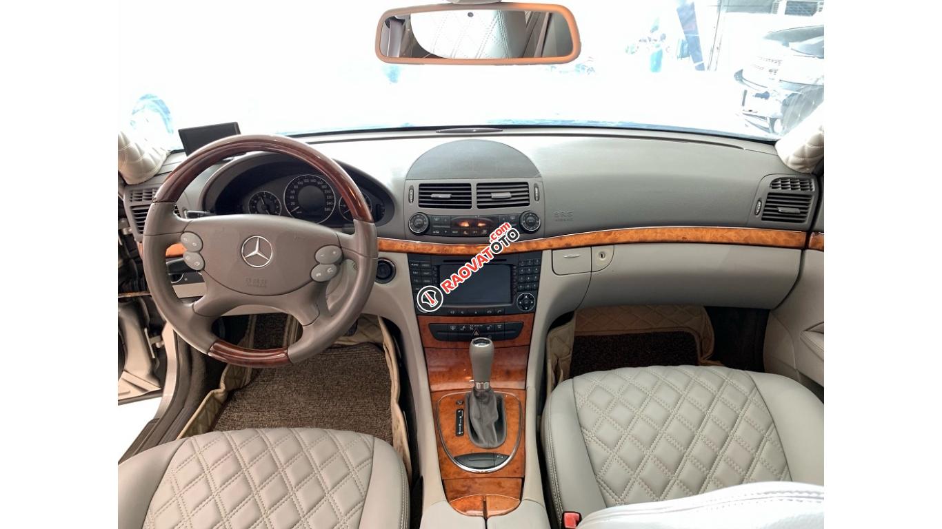 HCM: Mercedes E280 2007, màu xám-2