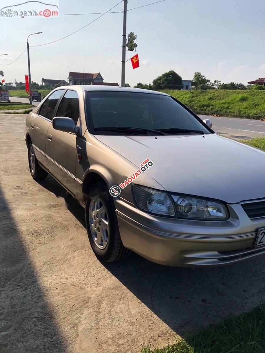 Cần bán gấp Toyota Camry 3.0 V6 đời 2001, màu vàng, nhập khẩu -4