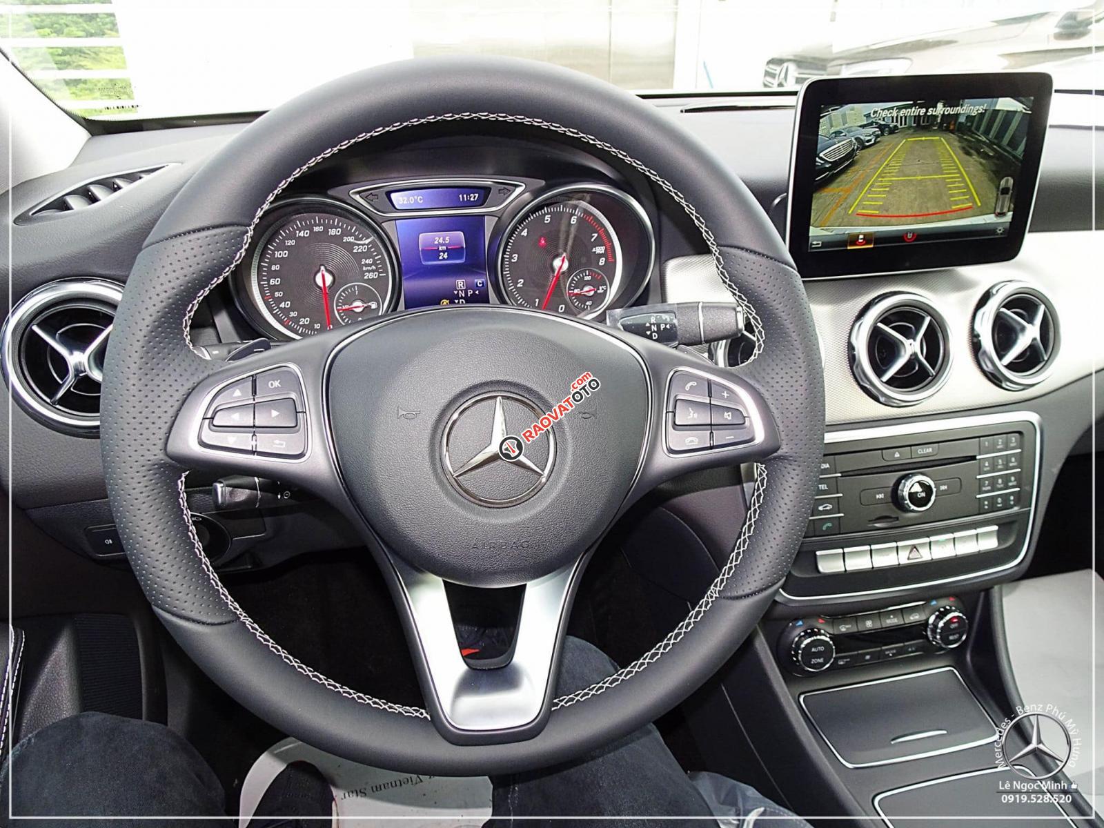 Bán Mercedes GLA 200 new - SUV 5 chỗ nhập khẩu - hỗ trợ ngân hàng 80%, xe giao ngay, LH 0919 528 520-4