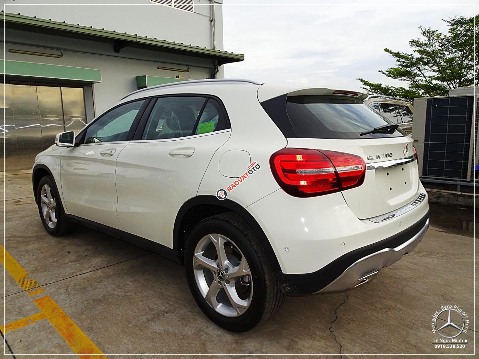 Bán Mercedes GLA 200 new - SUV 5 chỗ nhập khẩu - hỗ trợ ngân hàng 80%, xe giao ngay, LH 0919 528 520-9