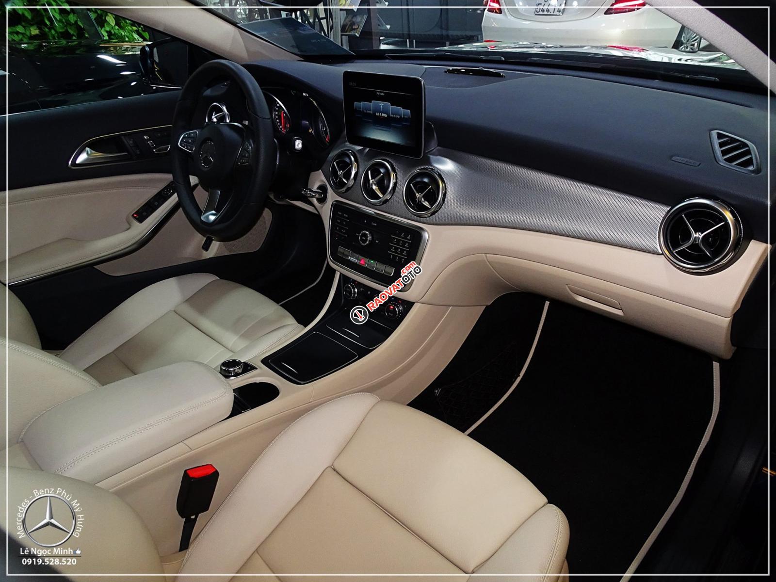 Bán Mercedes GLA 200 new - SUV 5 chỗ nhập khẩu - hỗ trợ ngân hàng 80%, xe giao ngay, LH 0919 528 520-1