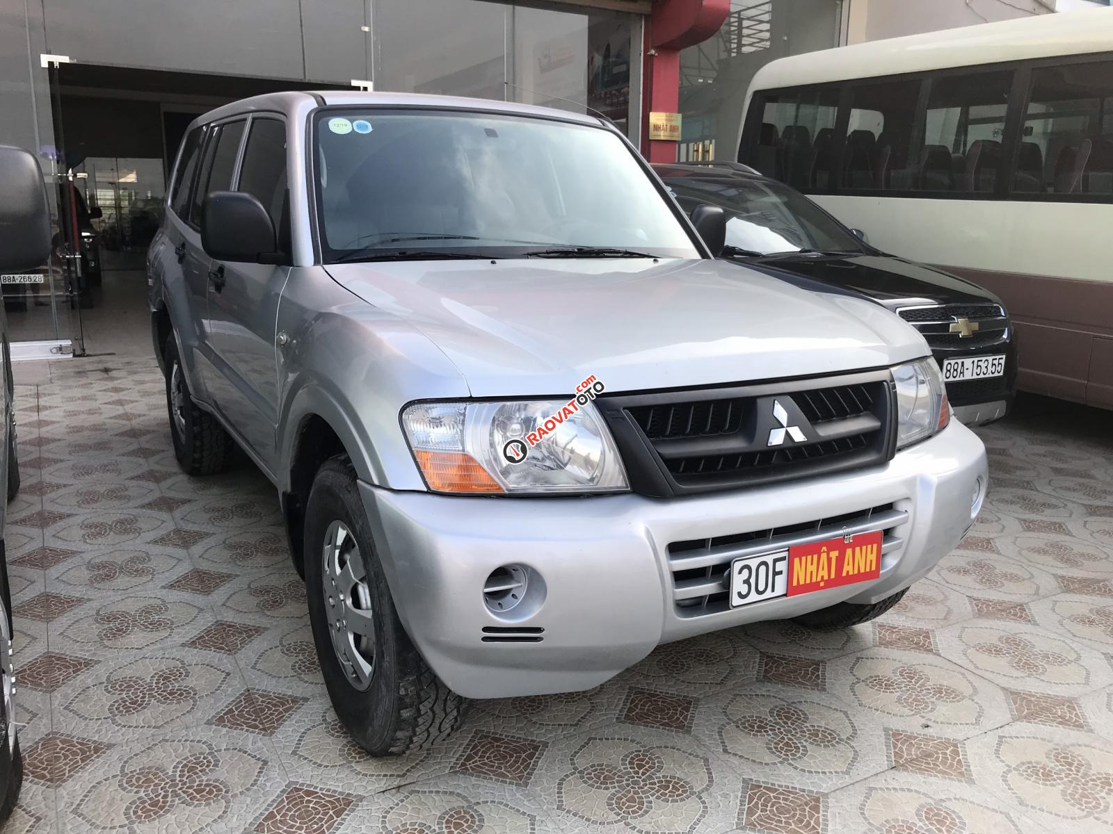 Cần bán Mitsubishi Pajero 3.0 đời 2005, màu bạc-2