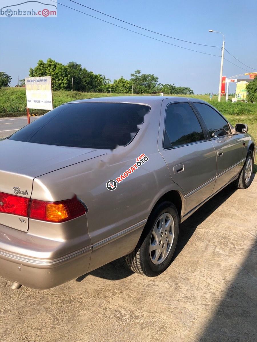 Cần bán gấp Toyota Camry 3.0 V6 đời 2001, màu vàng, nhập khẩu -5