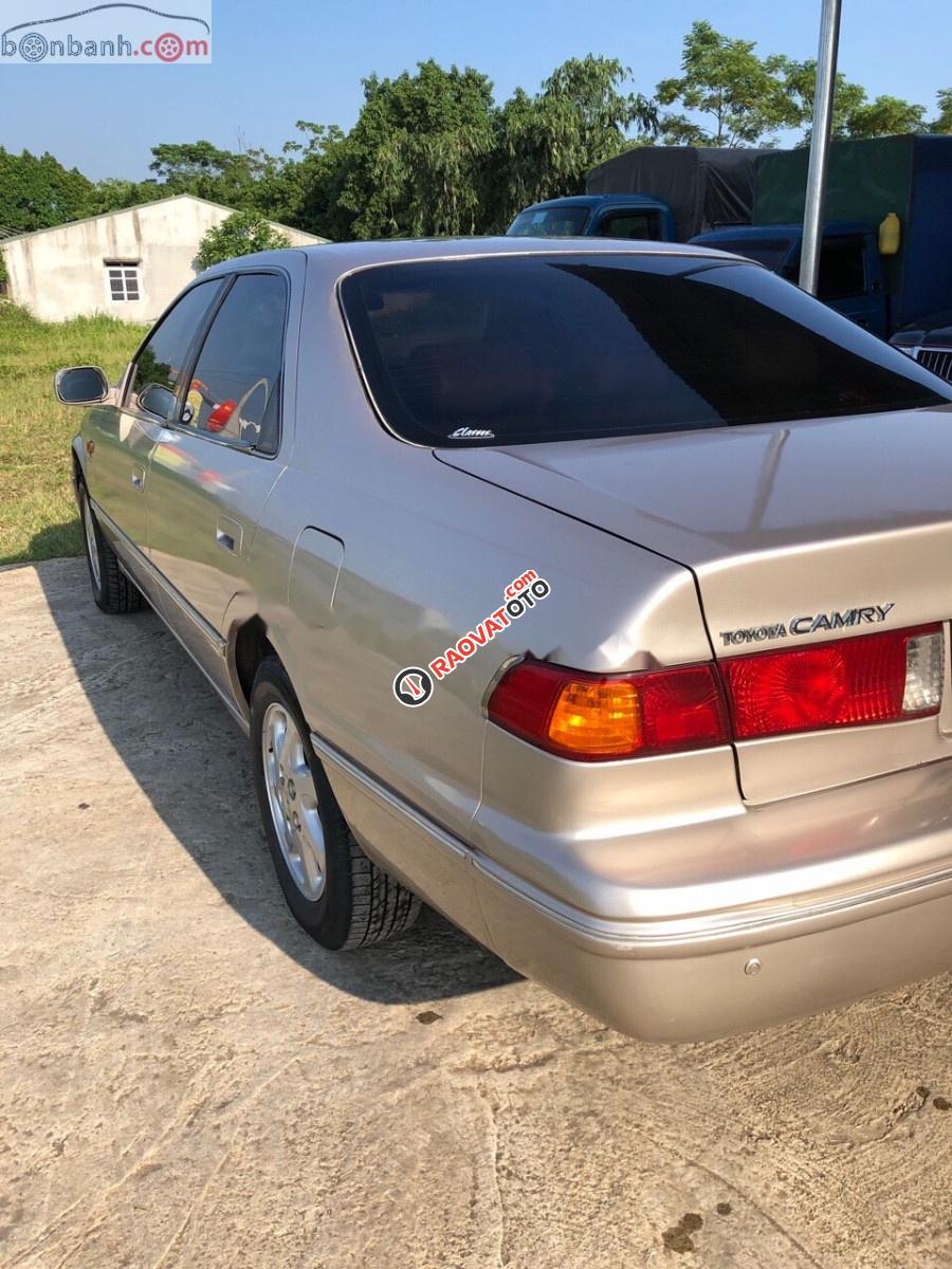 Cần bán gấp Toyota Camry 3.0 V6 đời 2001, màu vàng, nhập khẩu -2