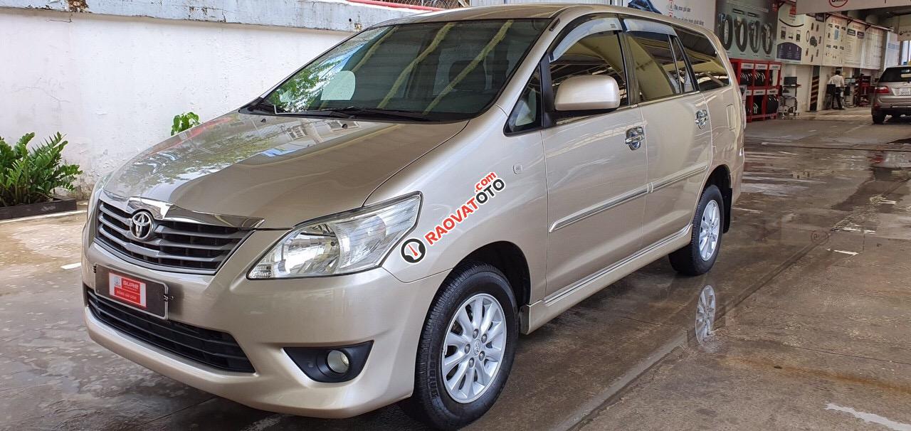 Bán Innova 2.0G 2013, số tự động, màu nâu vàng hiếm. Xe đẹp, giảm giá ngay 30tr cho khách thiện chí xem xe-3