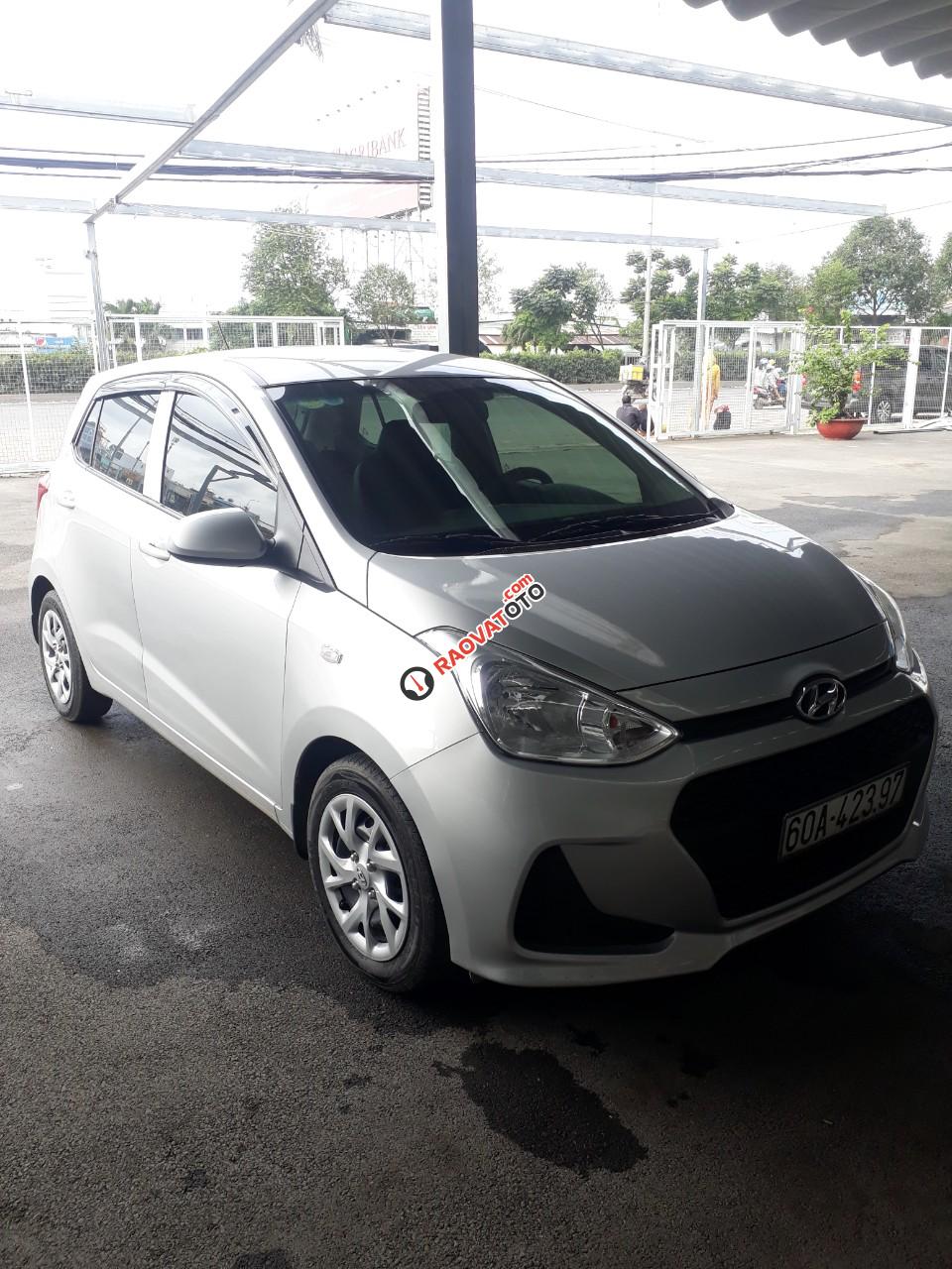Bán Hyundai Grand i10 HB 1.0MT base màu bạc, số sàn, sản xuất 2017, biển Đồng Nai 1 chủ-1