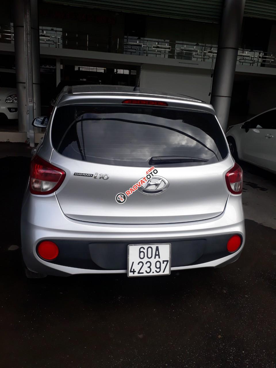 Bán Hyundai Grand i10 HB 1.0MT base màu bạc, số sàn, sản xuất 2017, biển Đồng Nai 1 chủ-0