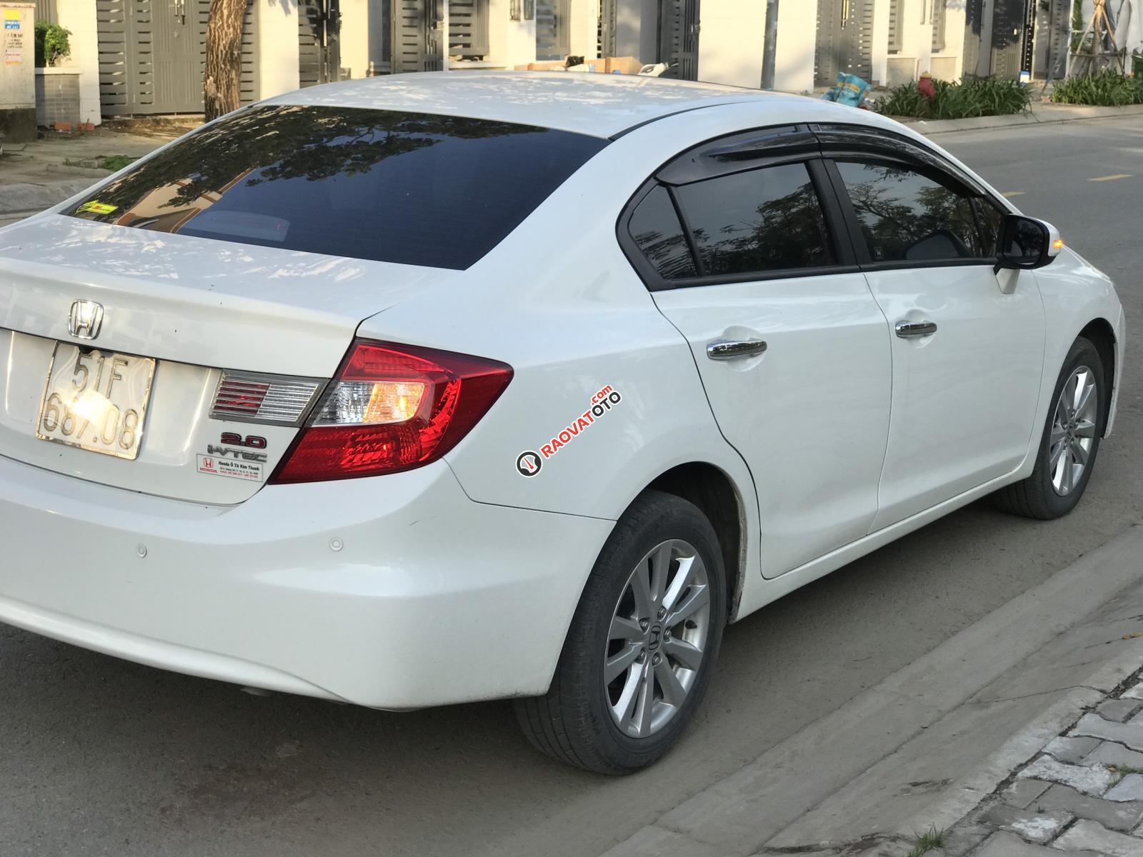 Bán Honda CIVIC 2.0AT màu trắng, số tự động, sản xuất 2016, biển Sài Gòn, 1 chủ, đi 23000km mới 95%-0