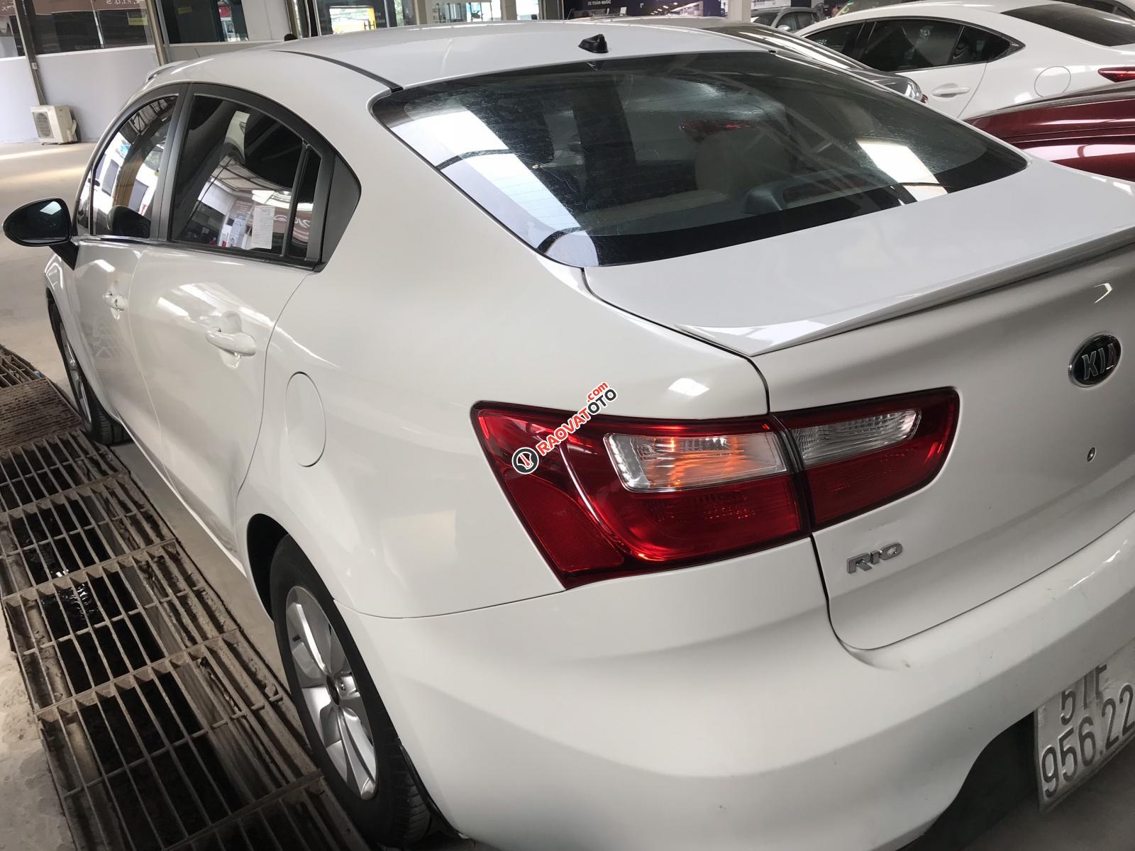 Bán Kia Rio sedan 1.4MT màu trắng, số sàn nhập Hàn Quốc 2016, biển Sài Gòn 1 chủ-7