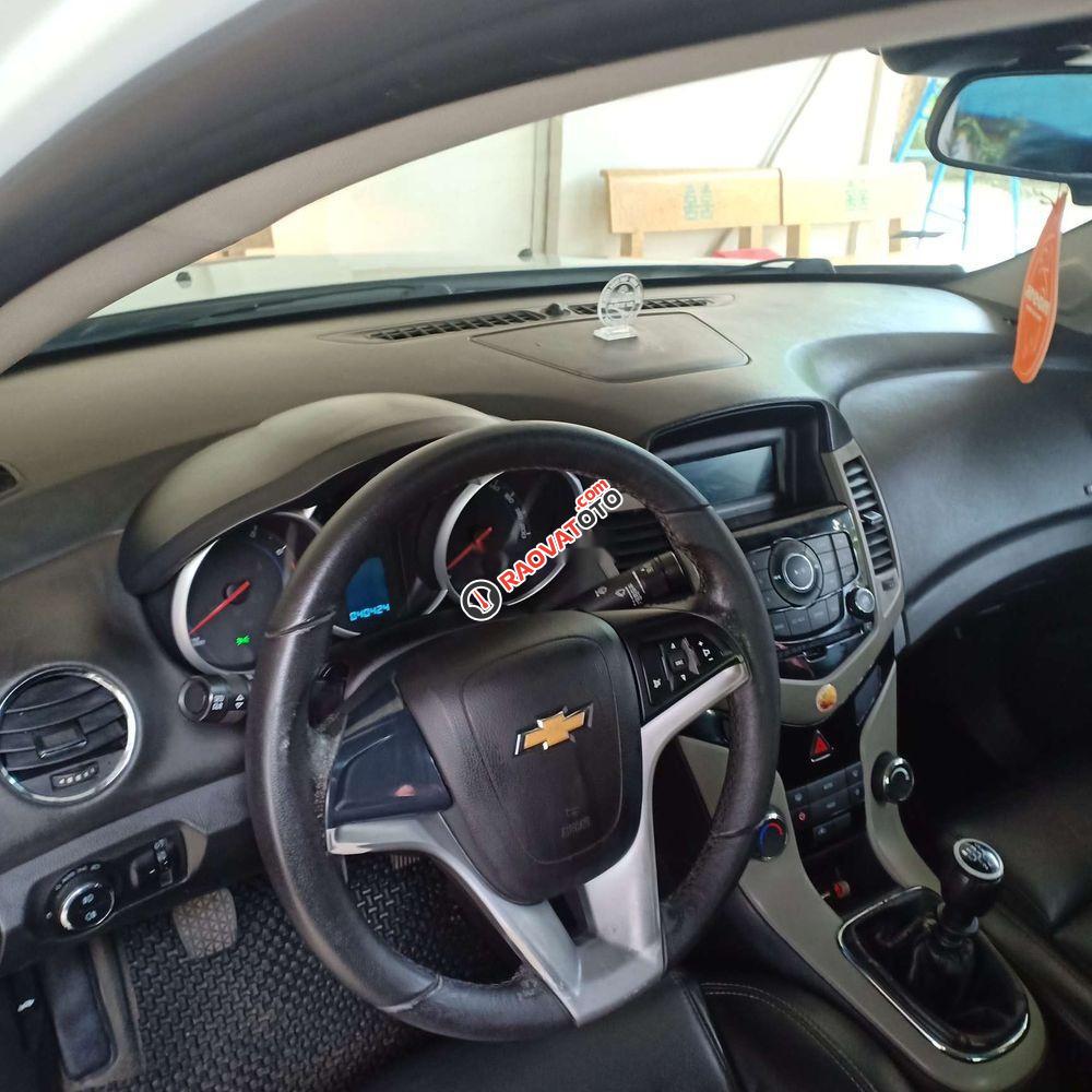 Bán Chevrolet Cruze sản xuất năm 2016, màu trắng số sàn, giá chỉ 375 triệu-4