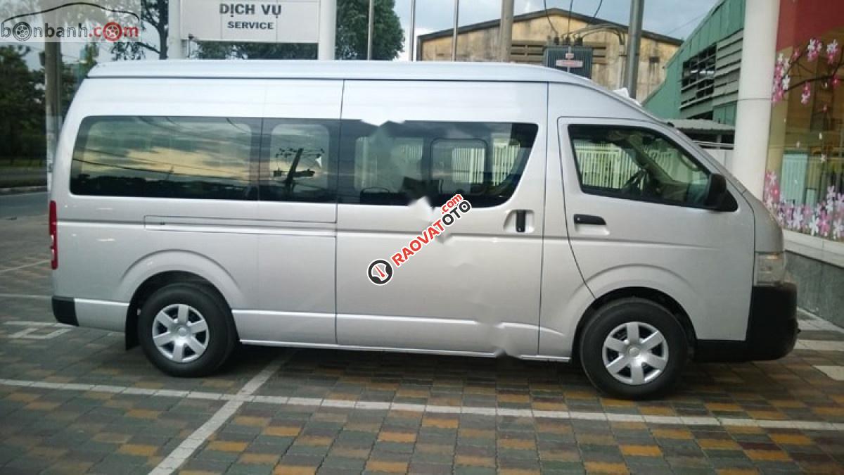 Bán Toyota Hiace đời 2019, màu bạc, xe nhập -3