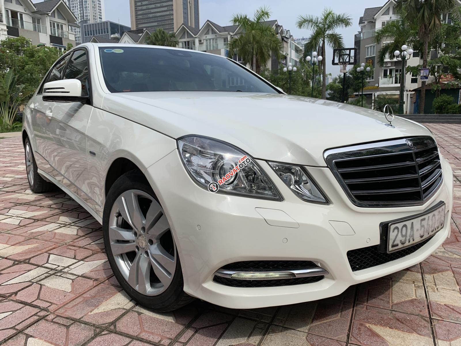 Bán xe Mercedes E250 năm 2011, màu trắng-4