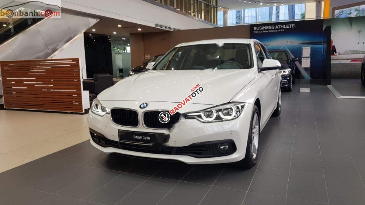 Cần bán BMW 320i 2018, màu trắng, nhập khẩu-4