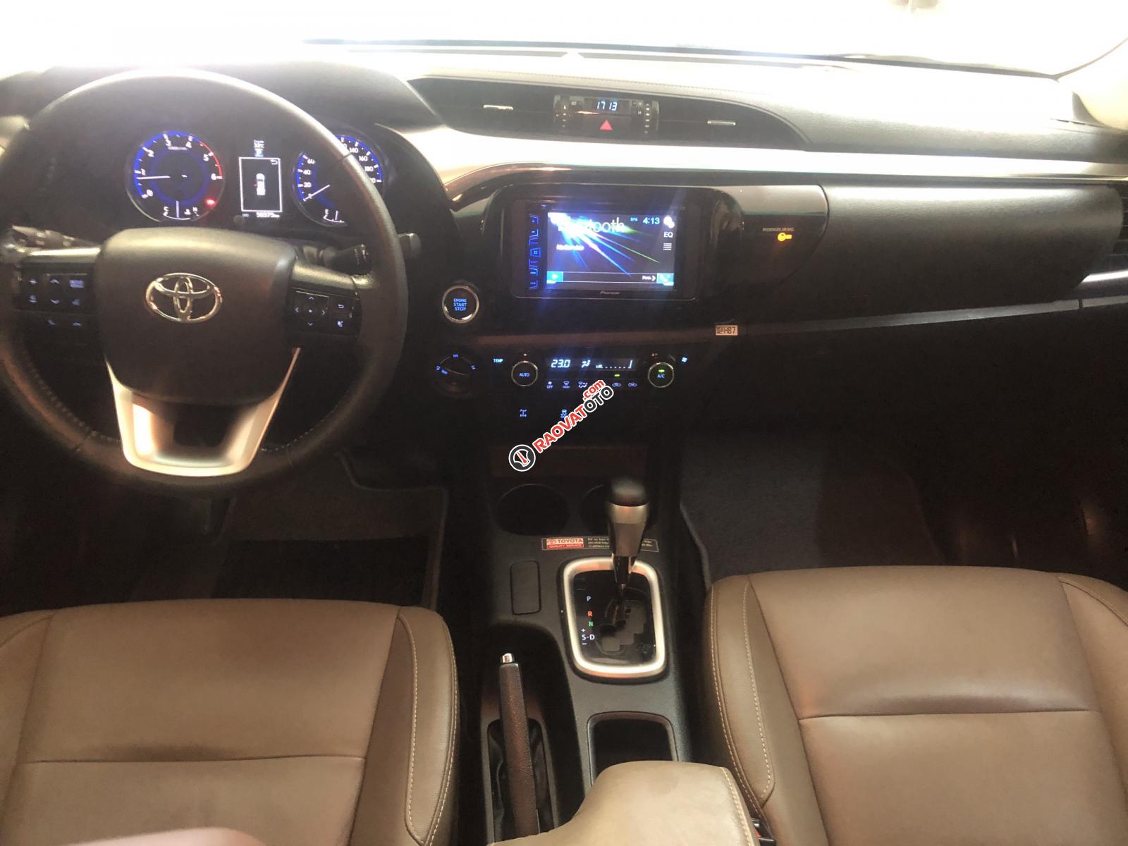 Bán Toyota Hilux 3.0G AT 2 cầu năm sản xuất 2015, màu bạc, nhập khẩu-2