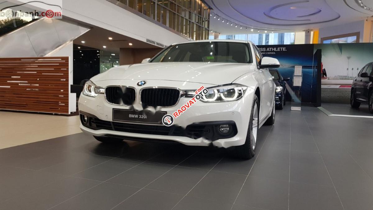 Cần bán BMW 320i 2018, màu trắng, nhập khẩu-3