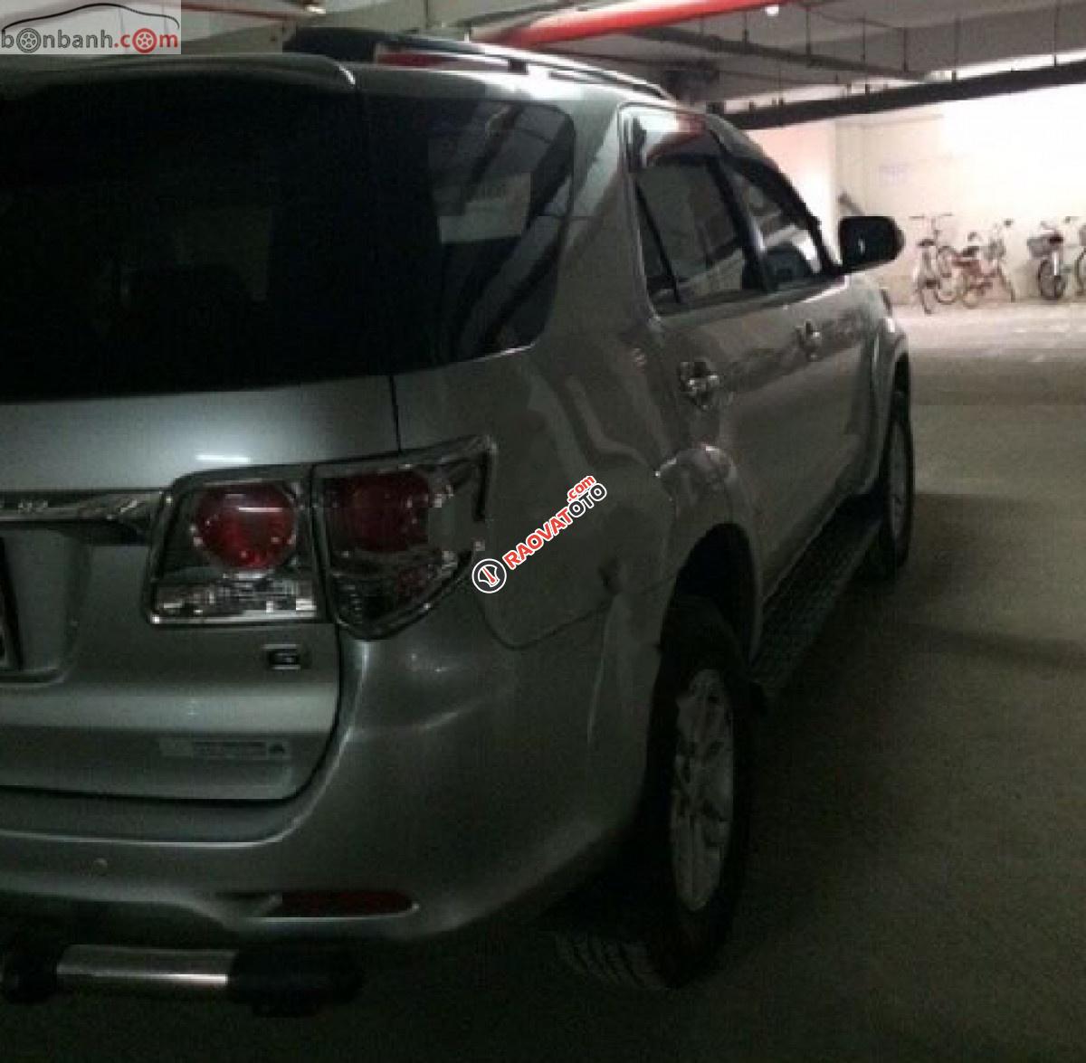 Cần bán Toyota Fortuner 2.5G 2013, màu bạc, xe gia đình-0