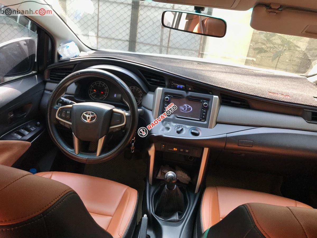 Chính chủ bán Toyota Innova E đời 2016, màu ghi hồng-7