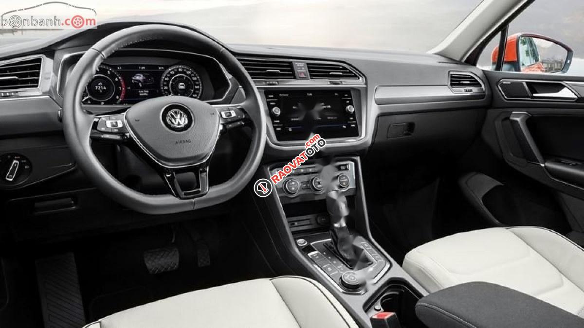 Bán xe Volkswagen Tiguan sản xuất 2018, nhập khẩu, màu cam-4