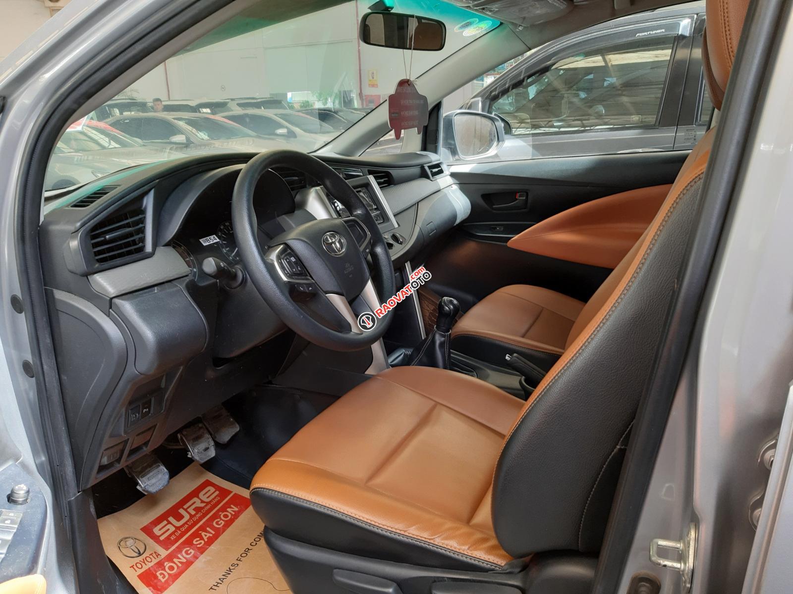 Bán Toyota Innova 2.0E đời 2016 form 2017, xe đẹp giá thương lượng-2