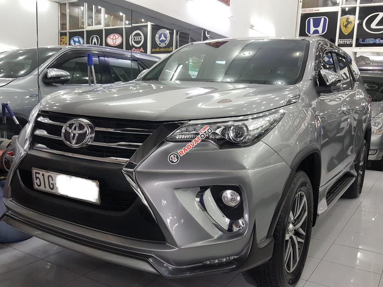 Hãng bán Fortuner V 4x4 2017, màu bạc, siêu lướt, biển TP, giá TL, hỗ trợ góp-1