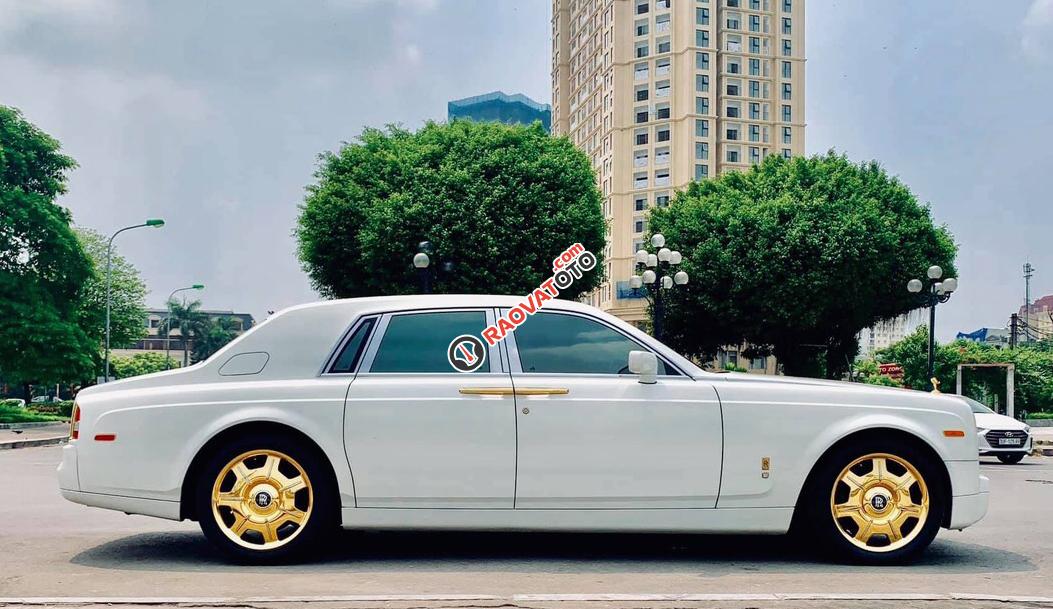 Đổi xe đời cao hơn nên mình cần bán Rolls-Royce Phantom 2009, màu trắng, nhập khẩu nguyên chiếc-16