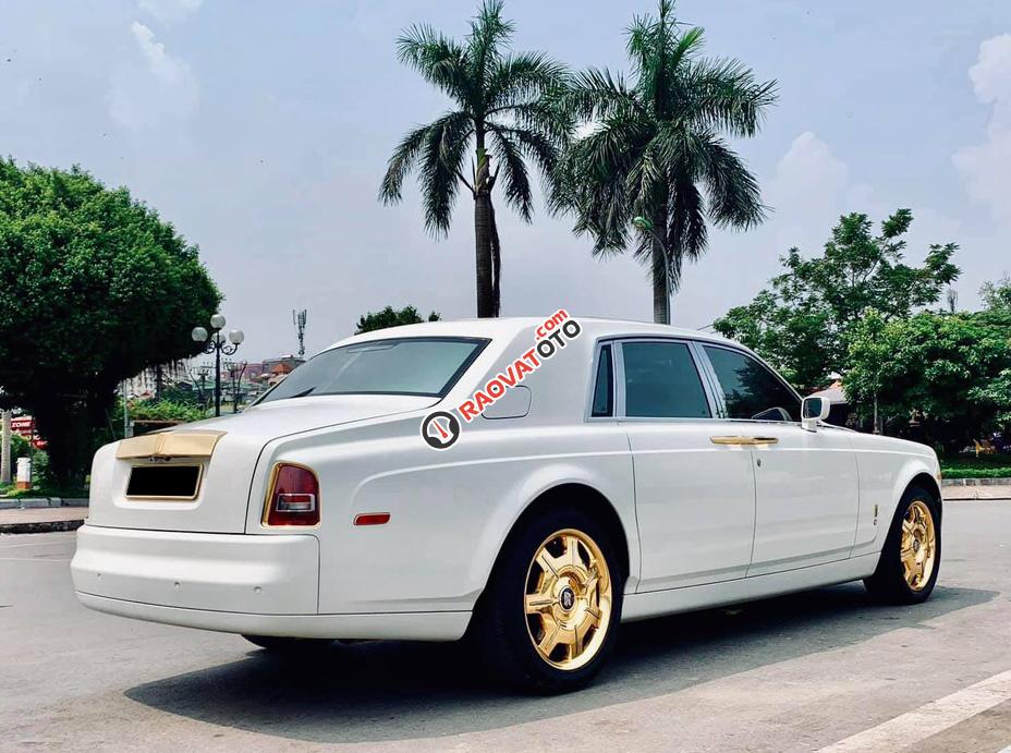 Đổi xe đời cao hơn nên mình cần bán Rolls-Royce Phantom 2009, màu trắng, nhập khẩu nguyên chiếc-17