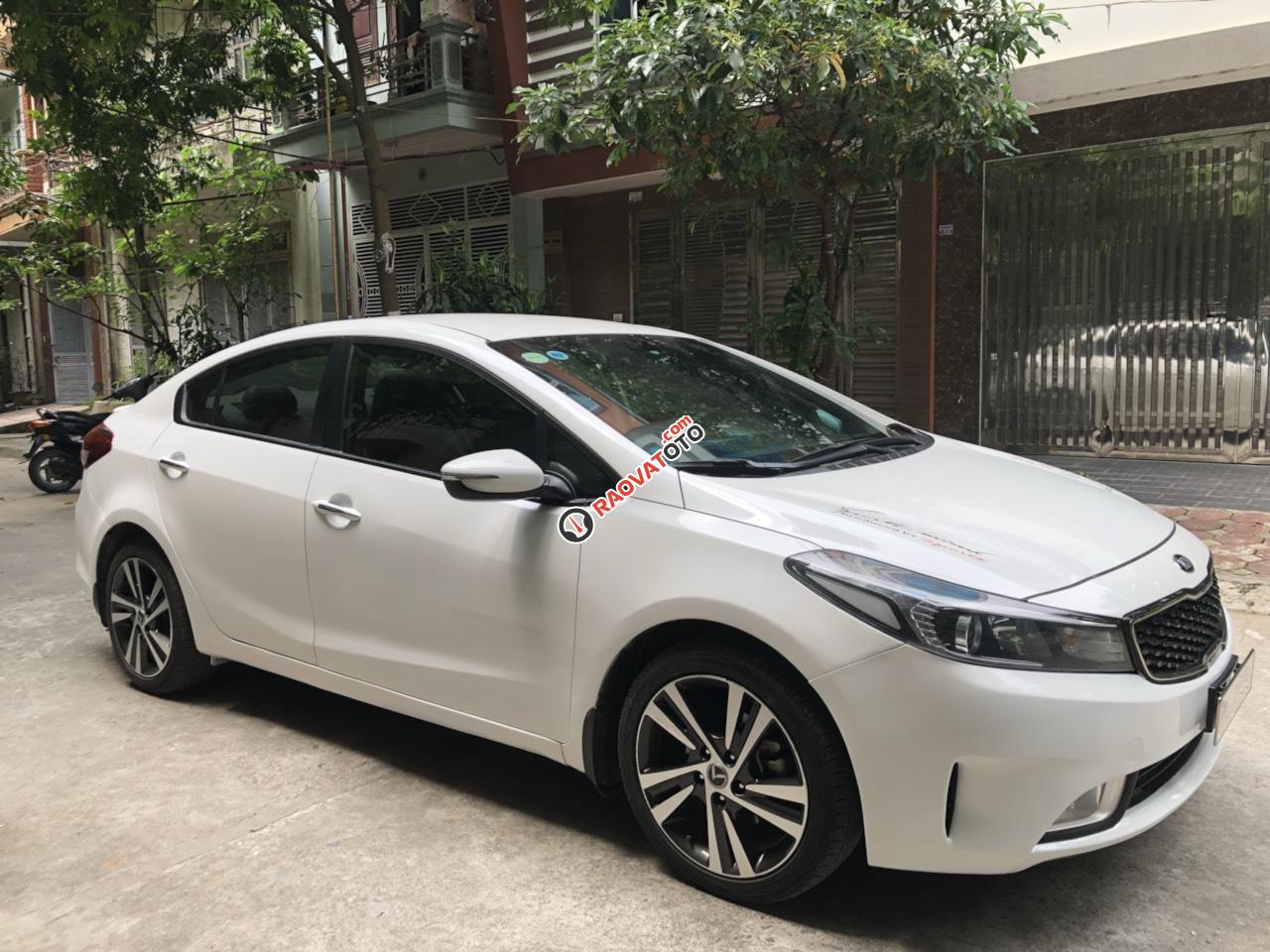 Bán xe Kia Cerato MT sản xuất 2017, màu trắng-9