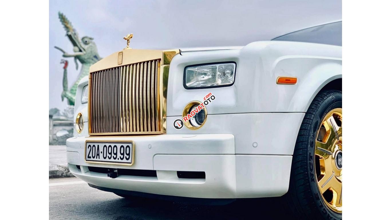 HCM: Rolls-Royce Phantom VII mạ vàng-7