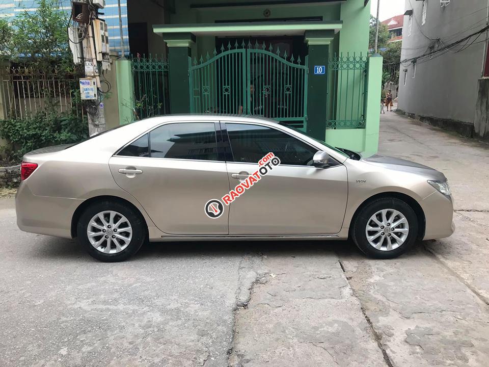 Bán Toyota Camry sản xuất 2012, màu vàng cát-5