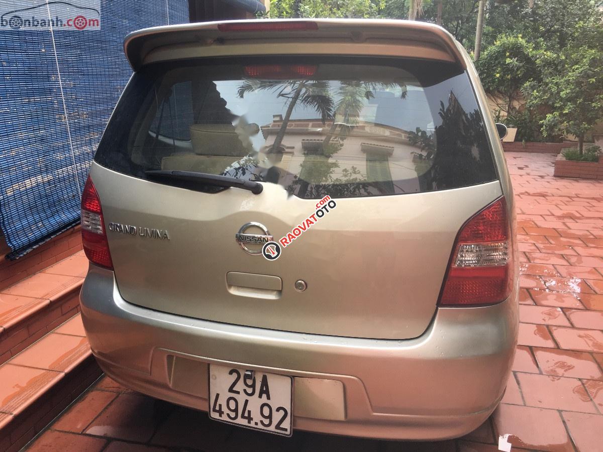 Cần bán xe Nissan Grand Livina 1.8 AT đời 2011 xe gia đình-8