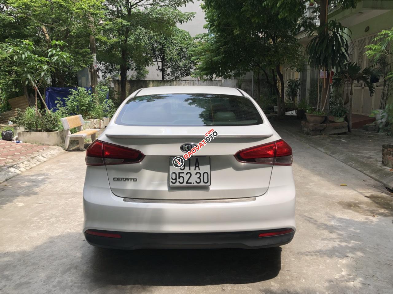 Bán xe Kia Cerato MT sản xuất 2017, màu trắng-6