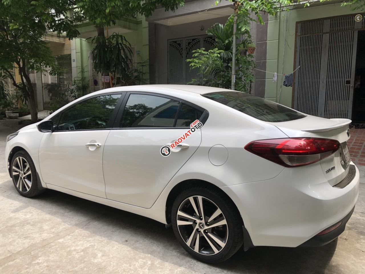 Bán xe Kia Cerato MT sản xuất 2017, màu trắng-7