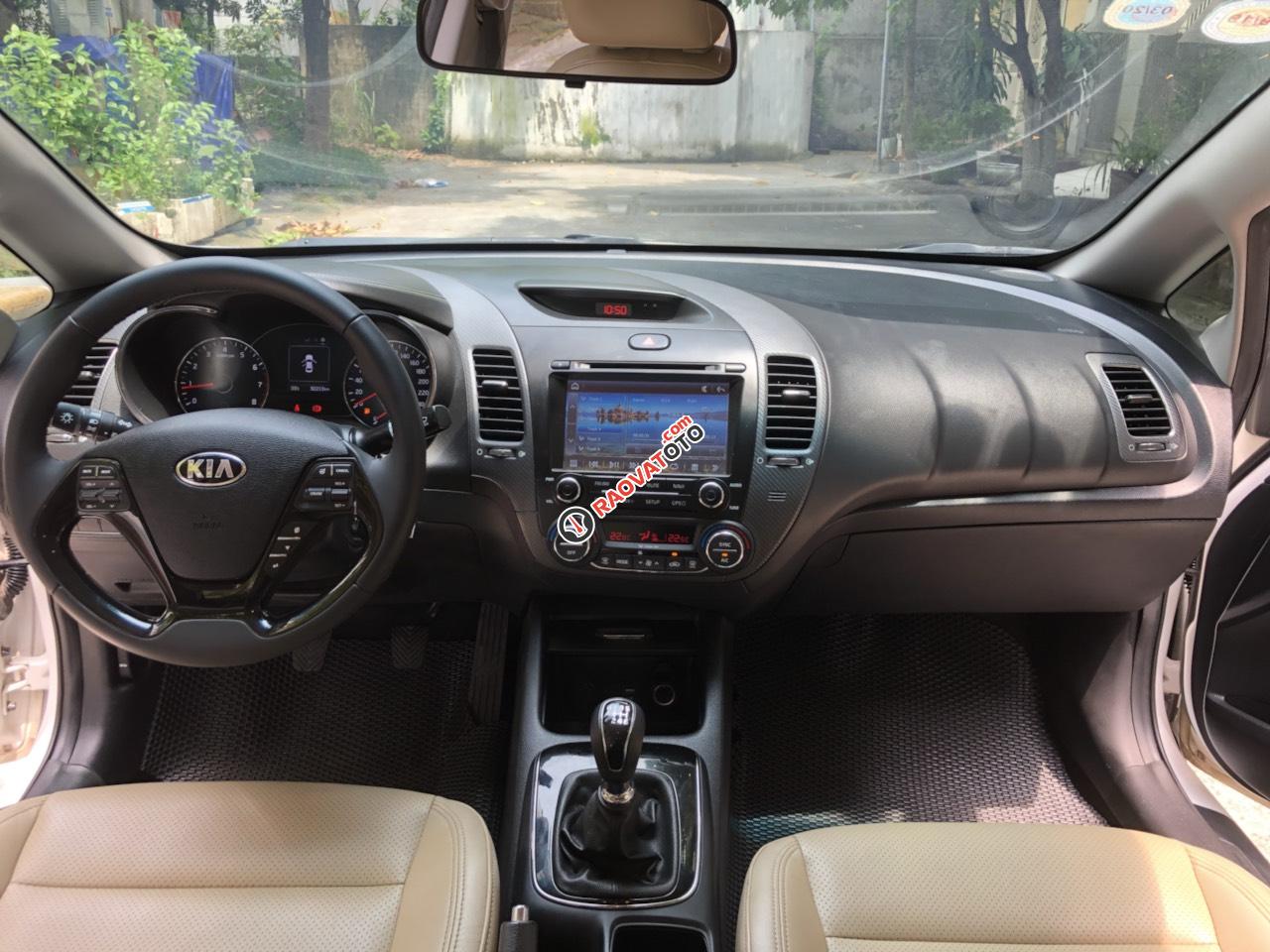 Bán xe Kia Cerato MT sản xuất 2017, màu trắng-0