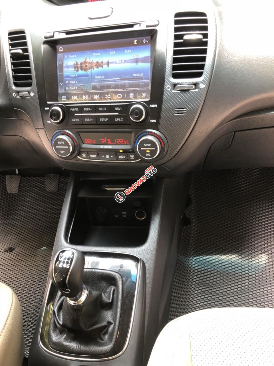 Bán xe Kia Cerato MT sản xuất 2017, màu trắng-2